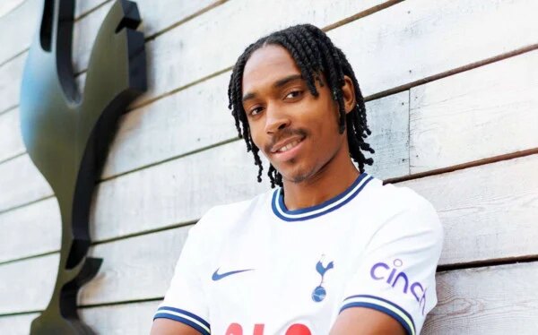 Profil von Djed Spence, dem ersten muslimischen Spieler in der englischen Nationalmannschaft