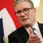 In Downing Street geht es heiß her: Der britische Premierminister Keir Starmer weigert sich, zurückzutreten, obwohl zwei seiner Treuhänder zurücktreten