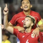 Sandy Walsh und Rizky Ridhos urkomische Reaktion auf das erste Training von Maarten Paes bei Ajax