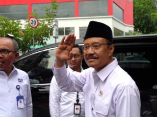 Sozialminister Gus Ipul betonte, dass Krankenhäuser PBI-Patienten von BPJS Health nicht ablehnen können