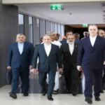 Die Verhandlungen zwischen dem Iran und den USA im Oman beginnen nach zweistündiger Verzögerung, CENTCOM-Kommandant schaltet sich ein