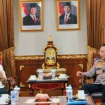 Polri und Gewerkschaften sitzen zusammen und diskutieren über Arbeitnehmerrechte und Arbeitsschutz