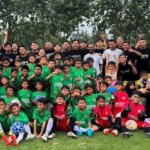 Seejontor FC betreibt eine Coaching-Klinik und arbeitet mit Erol Iba und Jendri Pitoy zusammen