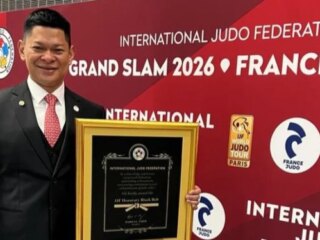 Indonesischer NOC-Vorsitzender erhält in Paris den schwarzen Ehrengürtel der IJF