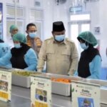 Bei der Überprüfung der SPPG der Polizei von Palmerah bittet Präsident Prabowo darum, dass das Essen warm serviert wird