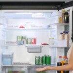 Klopfen Sie einfach zweimal, ohne die Tür zu öffnen