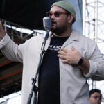 Profil von Giusti Raka, Sänger des Liedes „Masih Badak“, der die Unruhe der indonesischen Gesellschaft zum Ausdruck bringt