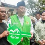 Vor Ramadan verlegt Cucun offiziell acht Häuser von Opfern des Erdrutschs in Arjasari