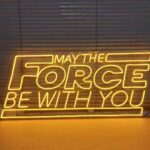 Die besten Leuchtreklamen mit Filmzitaten, um Ihr Heimkino zu verwandeln – Film Daily