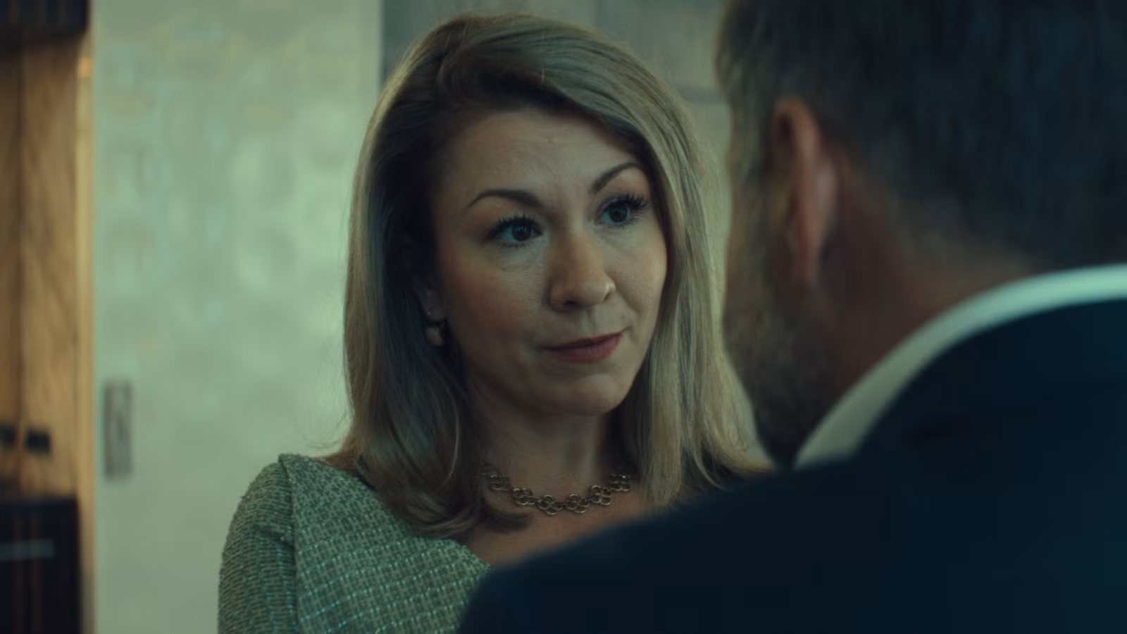 Der neue 6-teilige Spionagethriller von Netflix überholt Bridgerton und The Lincoln Lawyer und dominiert das Streaming weltweit