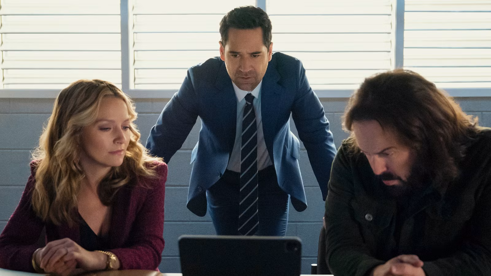 Warum die vierte Staffel von The Lincoln Lawyer Elliott Goulds Legal vernichtete