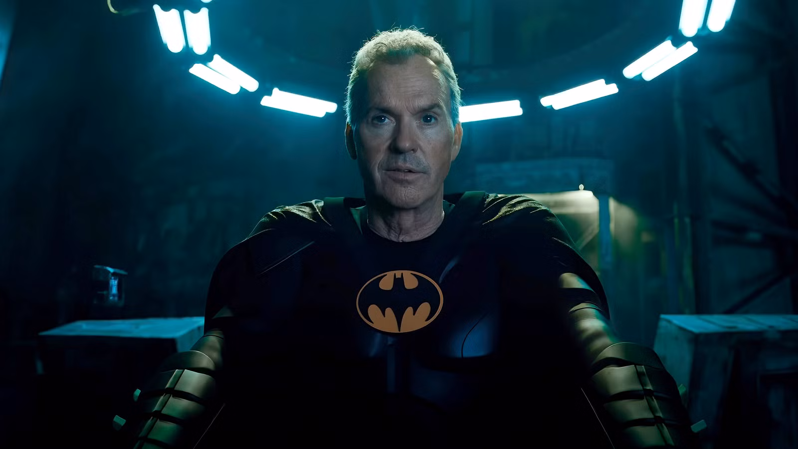 Michael Keaton verkleidet sich drei Jahre nach dem Flash-Film erneut als Batman