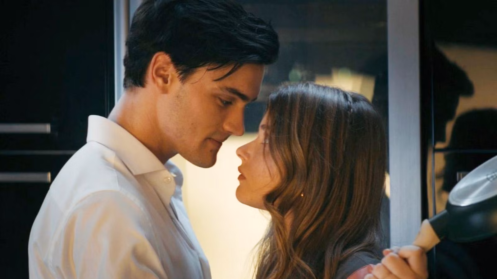 Prime Video adaptiert den ersten US-Film des Bestsellerautors, nachdem die erfolgreiche Romance-Trilogie die Top-10-Charts dominierte