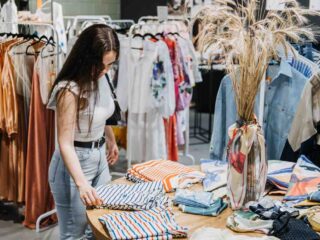 Der Nervenkitzel, der Zweifel und warum wir immer wieder zur Fast Fashion zurückkehren – Film Daily