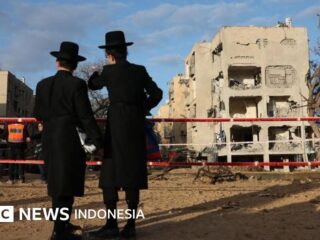 Iranische Raketen durchdringen die israelischen Verteidigungsanlagen und treffen zwei Städte in der Nähe von Atomanlagen