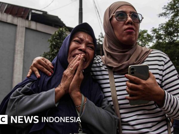 Lingkungan: Longsor sampah di TPST 'terbesar di Asia Tenggara' Bantargebang tewaskan tujuh orang – 'Cerminan sistem pengelolaan sampah yang amburadul'