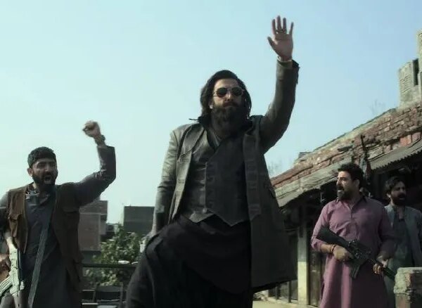 Ranveer Singh Starrer Aditya Dhars Fortsetzung endet mit einem historischen Netto-Sonntag von 100 Crore Hindi und übersteigt 400 Crore Netto Hindi und 700 Crore weltweit brutto! HISTORISCHER BLOCKBUSTER ALLER ZEITEN