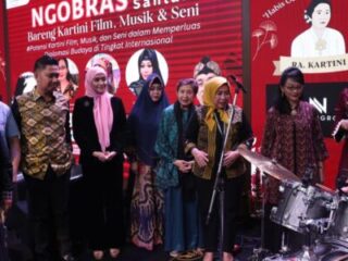 Feiern Sie 12 Jahre FORWAN im aktiven aktiven Chat mit Film, Musik und Kunst Kartini