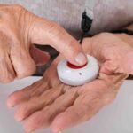 Warum medizinische Alarmgeräte eine kluge Investition für Senioren sind – Film Daily