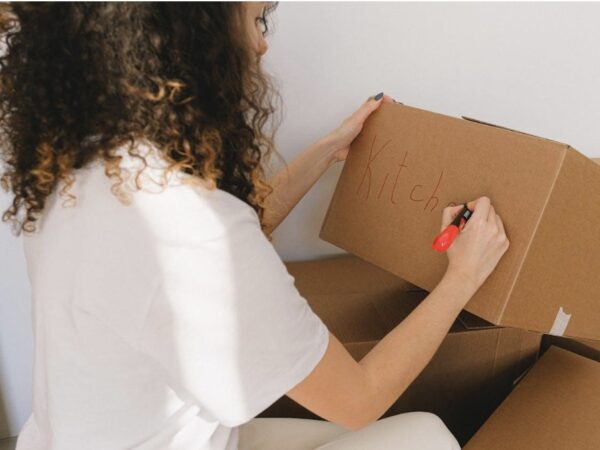 Clevere Packtipps für einen schnellen und einfachen Umzug – Täglich filmen