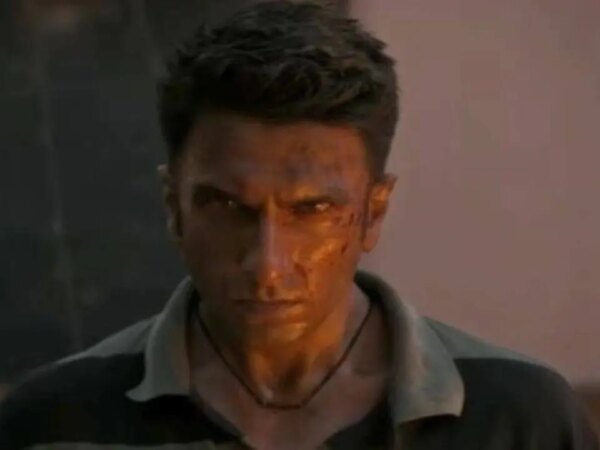 Ranveer Singhs Blockbuster fügt am vierten Freitag 6,50 Cr. hinzu und übersteigt 906 Crore Hindi und 960 Crore Netto, ganz Indien, alle Sprachen