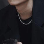 Einfache Silberkettenstile, die für Männer funktionieren, die neu in Sachen Schmuck sind – Film Daily