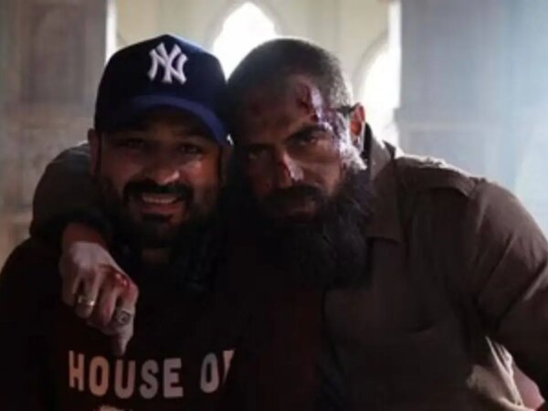 Arjun Rampal sagt, dass Aditya Dhar nach dem Dhurandhar-Triumph Tempel besucht und das Team immer noch unter dem Schock des Blockbuster-Laufs leidet