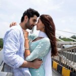 Der Trailer zu „Chand Mera Dil“ stellt die Emotionen in den Vordergrund und sorgt dafür, dass sich die Sommerromanze wie auf einer großen Leinwand anfühlt