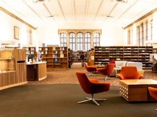 Warum das Rätsel um die Suche nach der Epstein-Bibliothek das Internet heimsucht – Film Daily