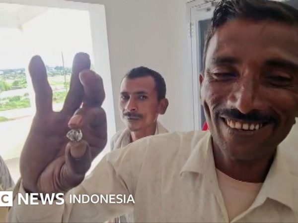 India: Tujuh buruh India menemukan berlian senilai Rp935 juta