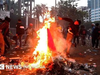 Demo 27 Agustus: Satu orang meninggal dan ratusan orang ditangkap - Apa yang diketahui?