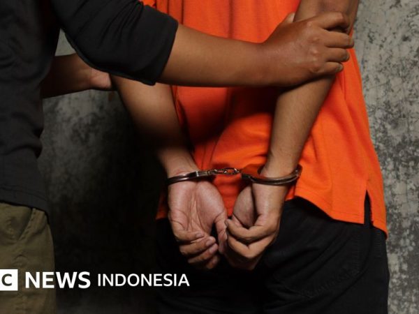 Korupsi: KPK tangkap Rektor Unsoed terkait dugaan suap penerimaan mahasiswa baru