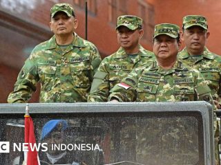 Prabowo naikkan tukin pegawai Kemhan dan prajurit TNI, tapi 'tidak ada uang' naikkan gaji guru