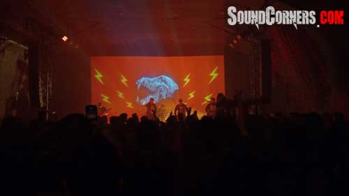 Gemuruh Distorsi di Blok M: Matiasu, Suri, Kelelawar Malam, dan Seringai Sukses Pecahkan Mosh Pit