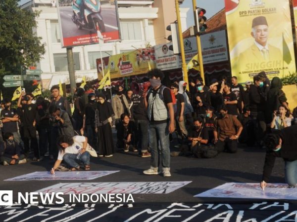 Demonstrasi mahasiswa di Yogyakarta sempat ricuh dan jatuh korban - 'Jangan benturkan mahasiswa dengan kelompok masyarakat'